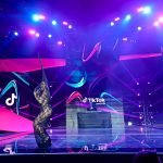 Sabrina Sato como apresentadora do TikTok Awards 2022