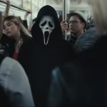 Ghostface aterrorizando no metrô de Nova York em primeiro teaser de Pânico VI.