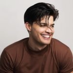 Entrevista | Esteban Velásquez comenta sobre sua carreira e o novo projeto da Disney+, Uma Garota Co...