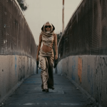 Miley Cyrus lança seu novo single Flowers