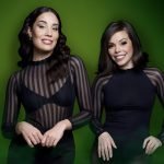 Myra Ruiz e Fabi Bang em anúncio da versão de Wicked no Brasil.