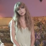 Taylor Swift no clipe de Lavender Haze.