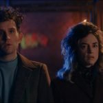O filme Please Baby Please estreia na Mubi nesta sexta