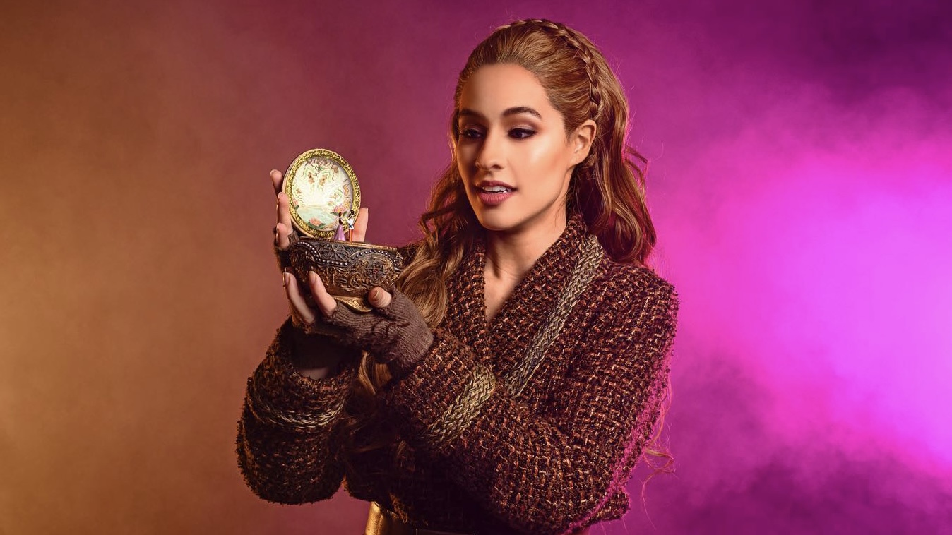 Giovanna Rangel como Anya na montagem brasileira de Anastasia