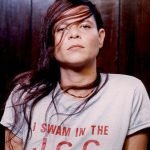Universal Music lança em vinil vermelho o álbum de estreia da cantora Cássia Eller