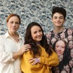 Primeiras imagens de Tá Escrito são divulgadas com Karine Telles, Larissa Manoela e Kevin Vechiatto