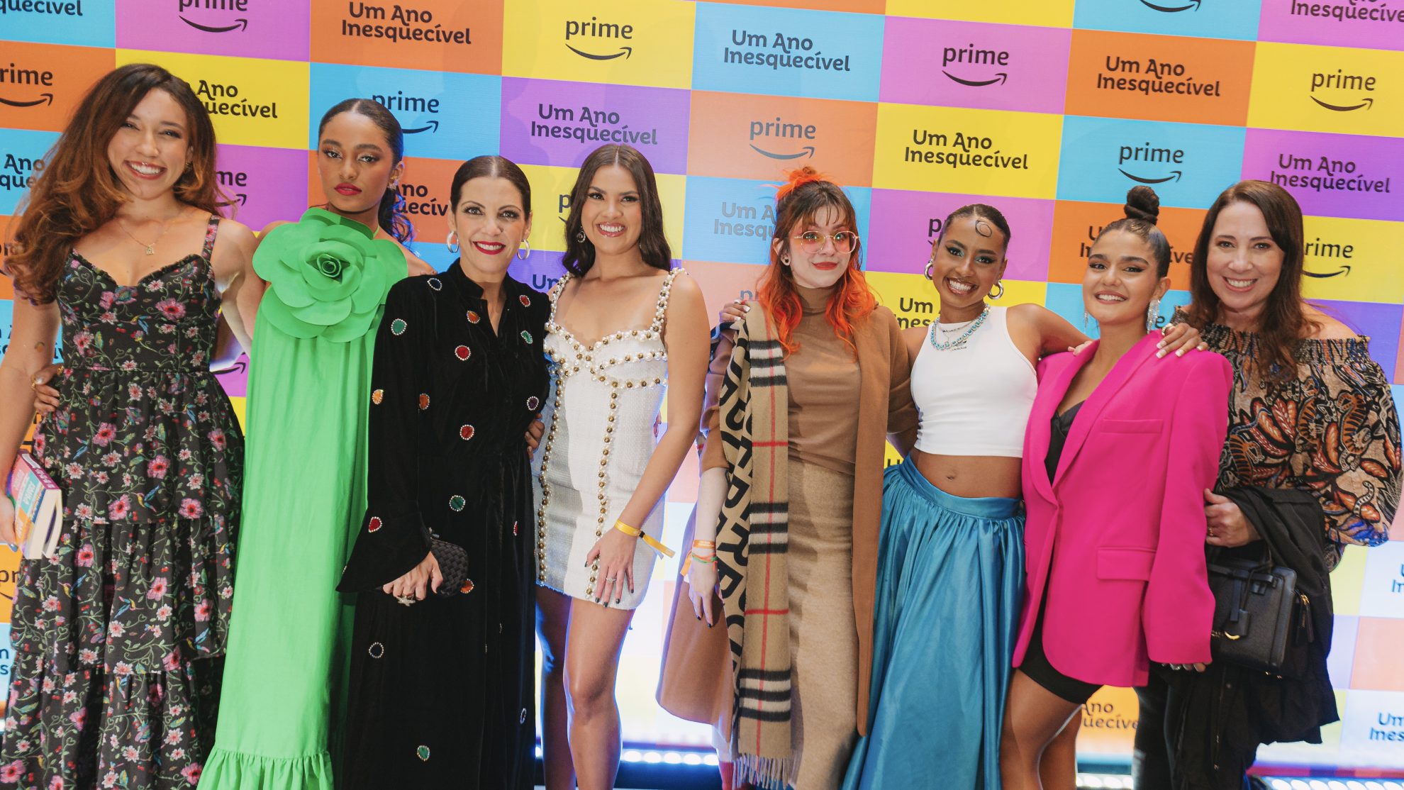 Bruna Vieira, Lívia Silva, Thalita Rebouças, Lívia Inhudes, Babi Dewet, Gabz, Maitê Padilha e Paula Pimenta na pré-estreia de Um Ano Inesquecível do Prime Video