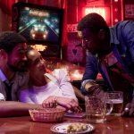Alfred Enoch, Taís Araújo e Seu Jorge em cena de 'Medida Provisória'