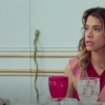 Cena do filme Vai ter troco com Miá Mello