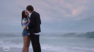 Belly (Lola Tung) e Conrad (Christopher Briney) em trailer de O Verão que Mudou Minha Vida