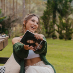 Dianna: Me Permitindo é um livro sobre a superação de um relacionamento tóxico e a busca por uma vid...