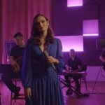 Pequenos Momentos Perfeitos: Bia Gullo alcança a marca de 1M de plays com seu projeto