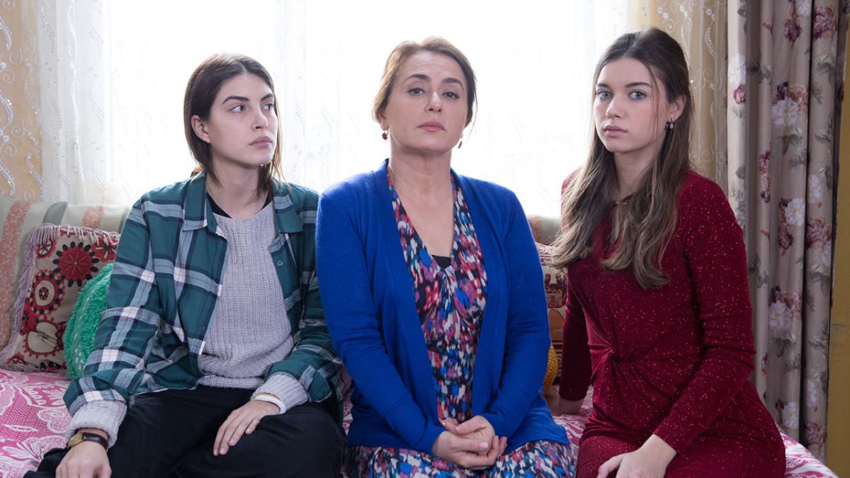 Especial | 3 papéis que marcaram a carreira de Afra Saraçoğlu ...