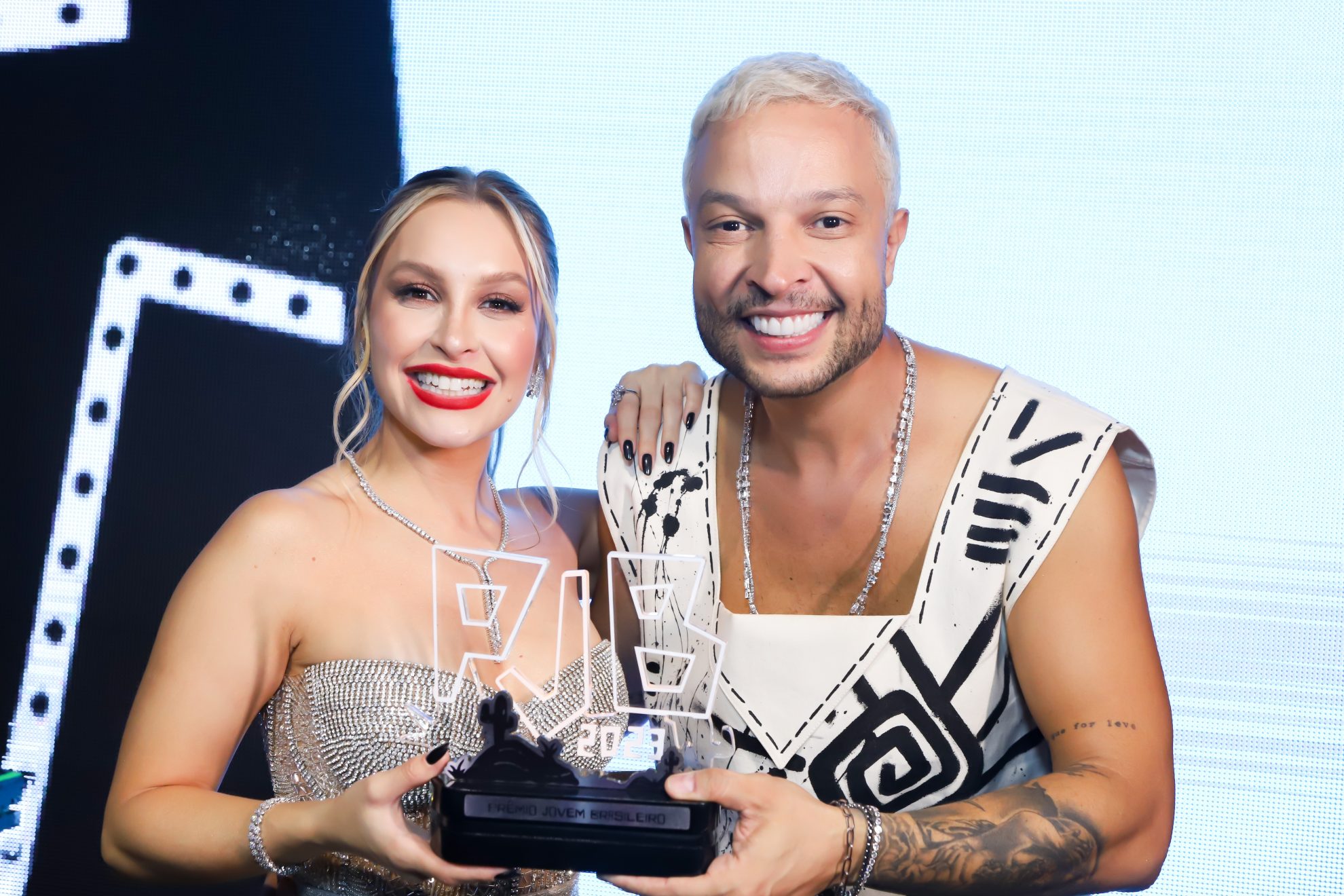 Carla Diaz e Guto Melo