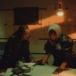 Jorja Smith e Jasmine Jobson no videoclipe de Feelings.