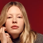 Mia Goth: 5 curiosidades sobre a nova musa do terror