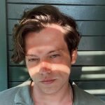 Entrevista | Noyan Uzer fala sobre seu personagem na dizi Bir Sevdadır e deixa mensagem para o Brasi...