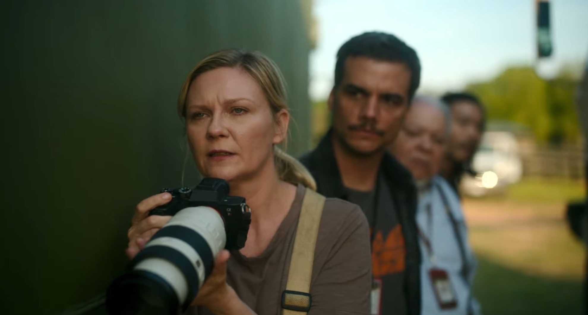 Kirsten Dunst e Wagner Moura no filme "Guerra Civil".