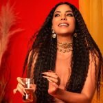 Jey retorna ao cenário musical com o single Me Completa