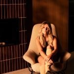 Perrie Edwards traz influências R&B e colaborações de peso em seu primeiro álbum solo
