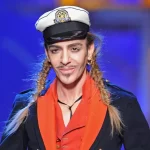 John Galliano: documentário sobre estilista estreia em 28 de março nos cinemas brasileiros