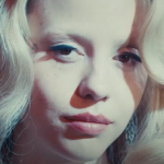 Mia Goth em MaXXXine
