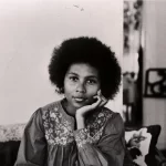 Quem foi bell hooks: filósofa, feminista e escritora de sucesso