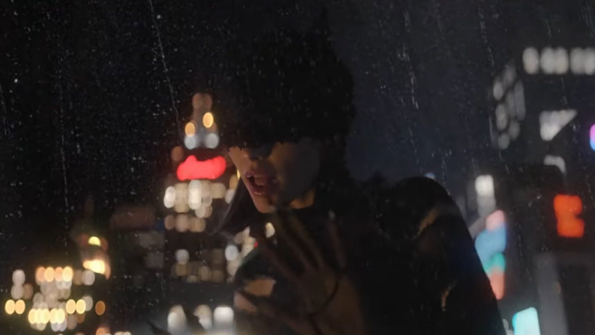 Ariana Grande no videoclipe de the boy is mine.