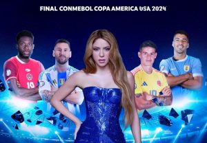 Imagem mostra Shakira posicionada no centro com um vestido azul, enquanto os outros jogadores estão ao fundo nos lados direito e esquerdo. No canto inferior esquerdo há a logo da Copa América EUA.