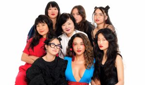 O elenco de Mulheres Asiáticas em photoshoot.