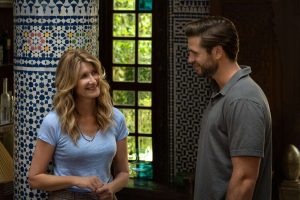 Laura Dern e Liam Hemsworth atuando em Amores Solitários