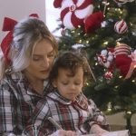 Perrie embarca na magia do Natal com clipe de Christmas Magic