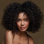 Entrevista | Bia Santana mostra, entre moda e atuação, sua arte em se reinventar