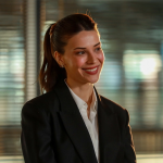 Foto da atriz Devrim Özkan.
