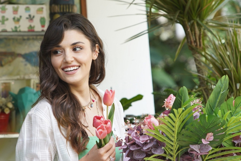 Foto de Hande Erçel como Eda Yıldız