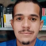 Entrevista | BookToker fala sobre como os livros o ajudaram a superar o vício