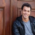 Entrevista | Cláudio Lins comenta a participação em musical e fala sobre o amor pela profissão