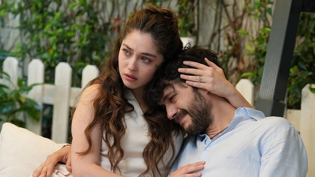 Foto dos personagens Civan e Leyla.