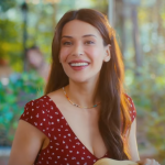 Foto da atriz Devrim Özkan.