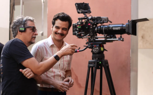 Kleber Mendonça Filho e Wagner Moura no set de O Agente Secreto