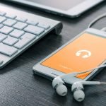 Especial | Relembre 5 músicas antigas que voltaram com tudo por causa da rede social