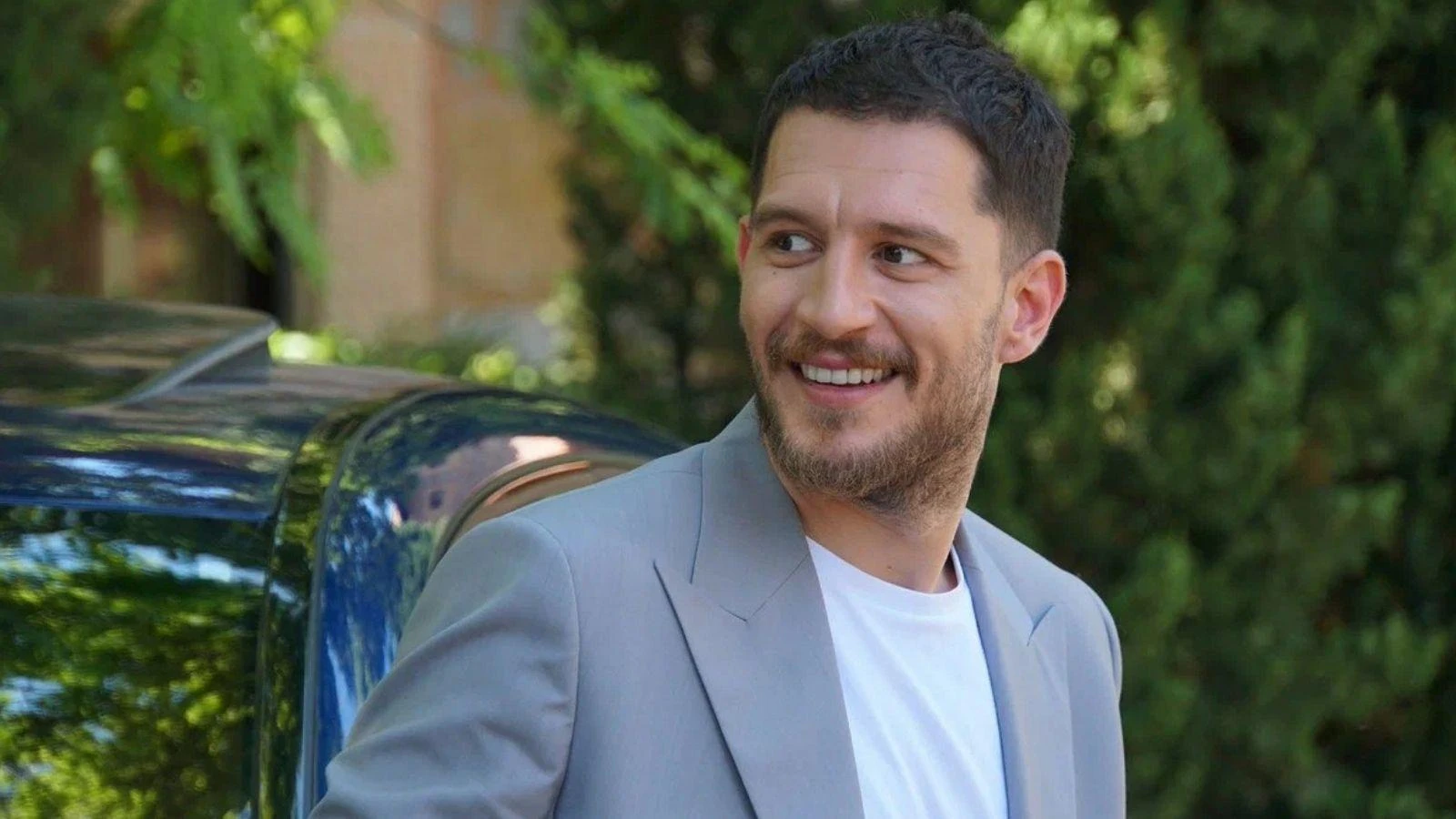 Foto do ator que estará em Organize İşler.