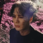 Jackson em MV da música Made Me A Man, de MAGICMAN 2