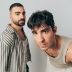 Do conforto da infância à poesia adulta: OUTROEU interpreta clássico de Chico César