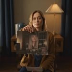 Trailer de Terror de Shelby Oaks é revelado e estreia está marcada para o Halloween