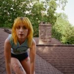 Hayley Williams lança videoclipe de Parachute