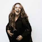 Ana Carolina estreia show da nova turnê com repertório nostálgico e músicas inéditas