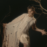 Gabriel Coppola marca presença no Halloween com fantasia inspirada em ancestralidade e força espirit...