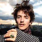 Noah Urrea, ex-integrante do Now United, dá início à carreira solo com o single Belly Dance