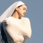 Crítica | Com LUX, Rosalía nos aproxima do divino